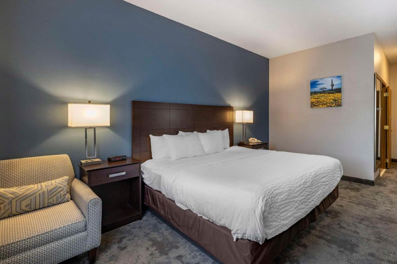 Clarion I-40 Route 66 Inn 2*