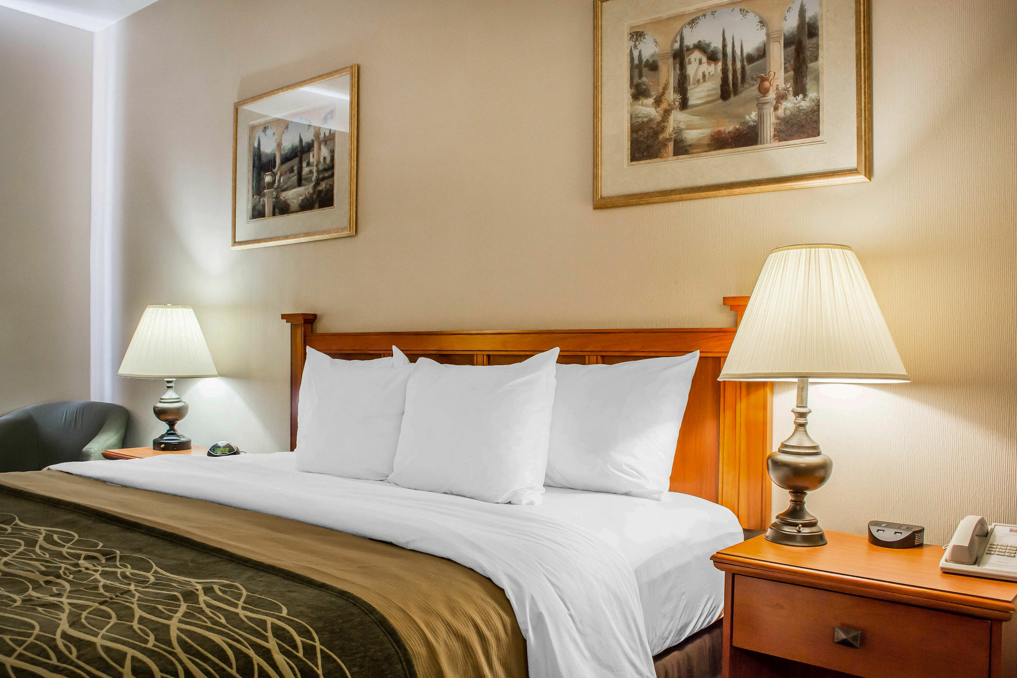 Clarion I-40 Route 66 Inn