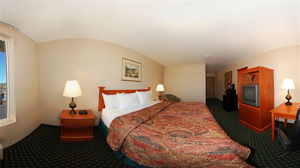 Clarion I-40 Route 66 Inn 2*